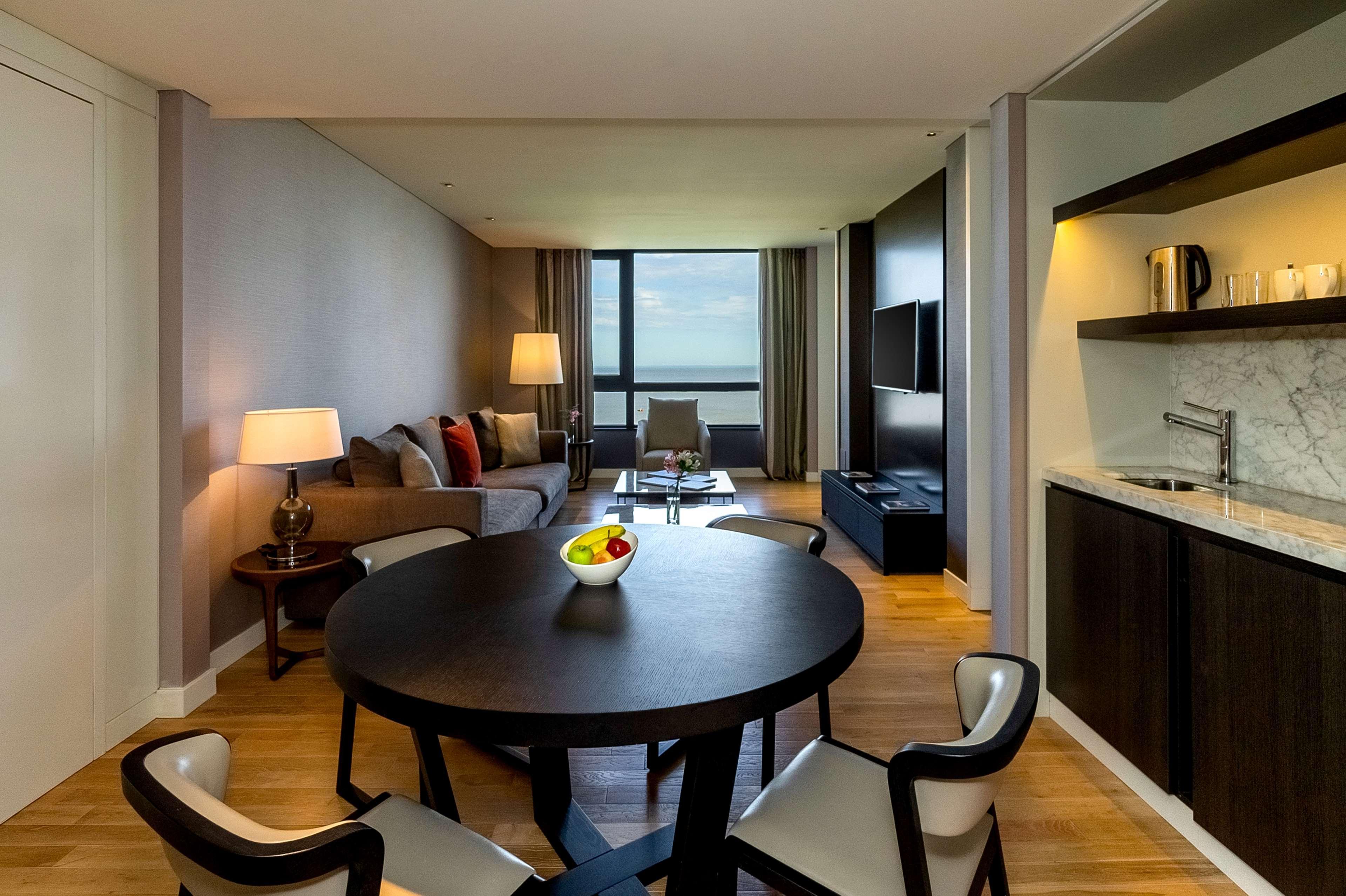 Hyatt Centric Montevideo Hotel Exterior photo A suite at the hotel