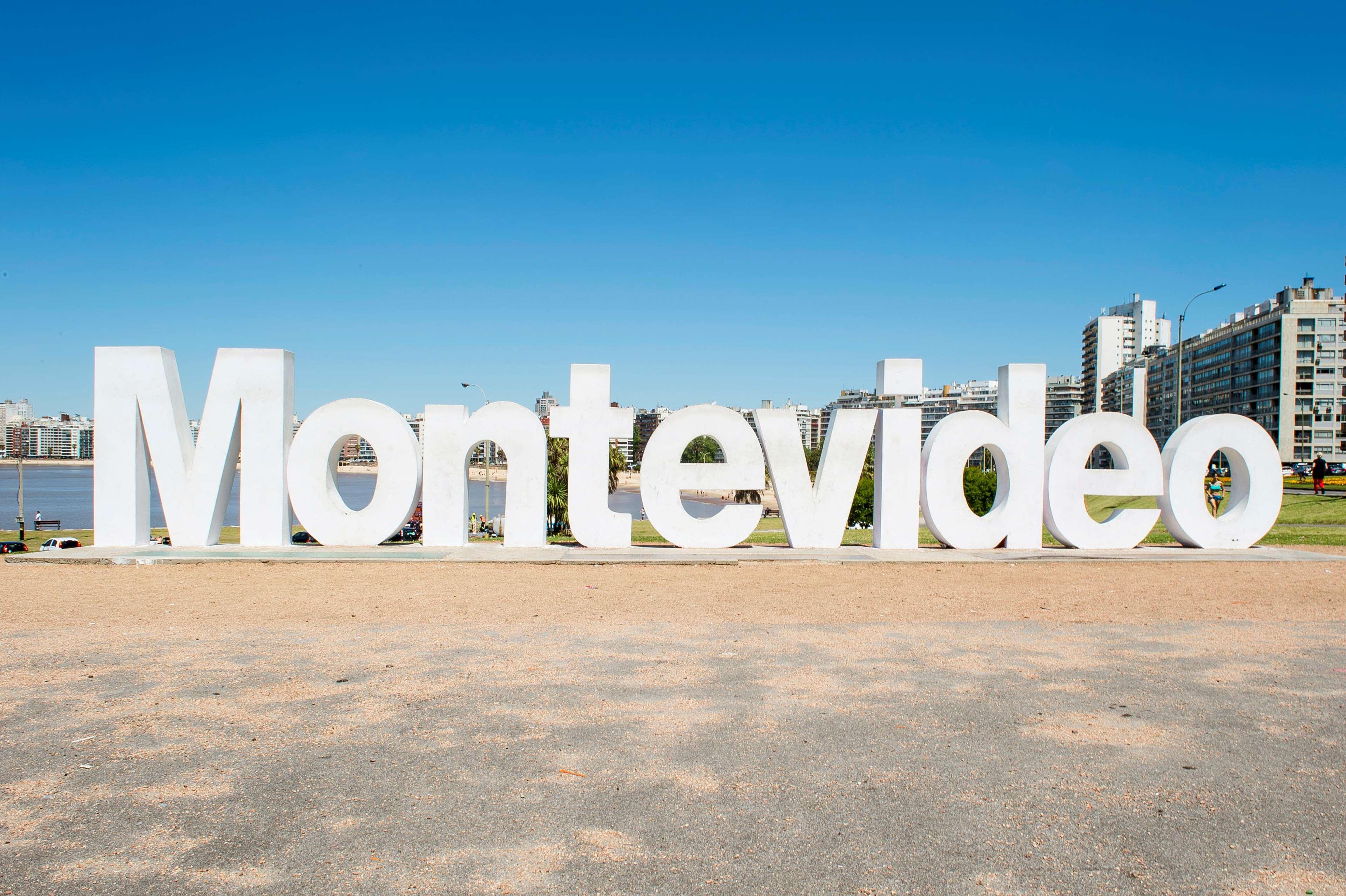 Hyatt Centric Montevideo Hotel Exterior photo The sculpture in 2014